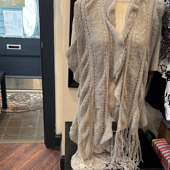 Frenchi Light Gray Knit Fringe Scarf Wrap - Picture 4 of 6